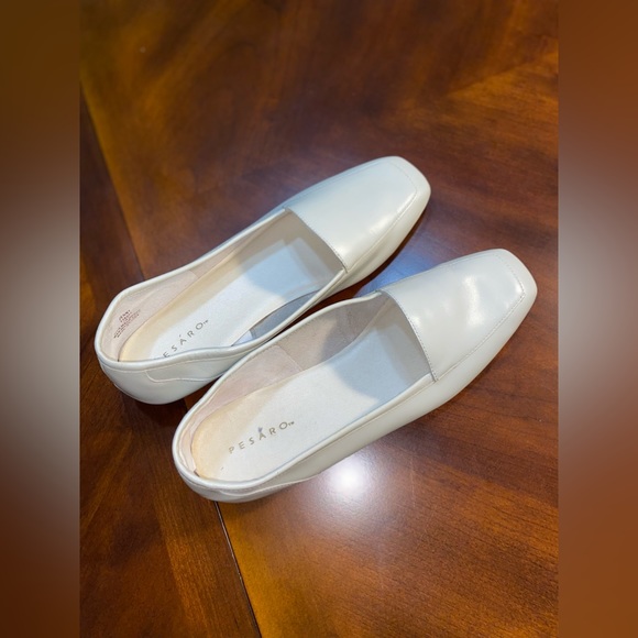 Pesaro Jenny Leather Slip On Flat Loafer
Size 9 1/2 - Picture 3 of 14